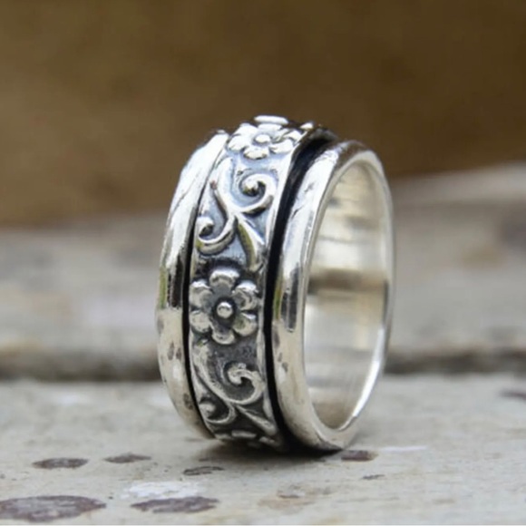 STERLING SILVER SPINNER RING! - Picture 5 of 16